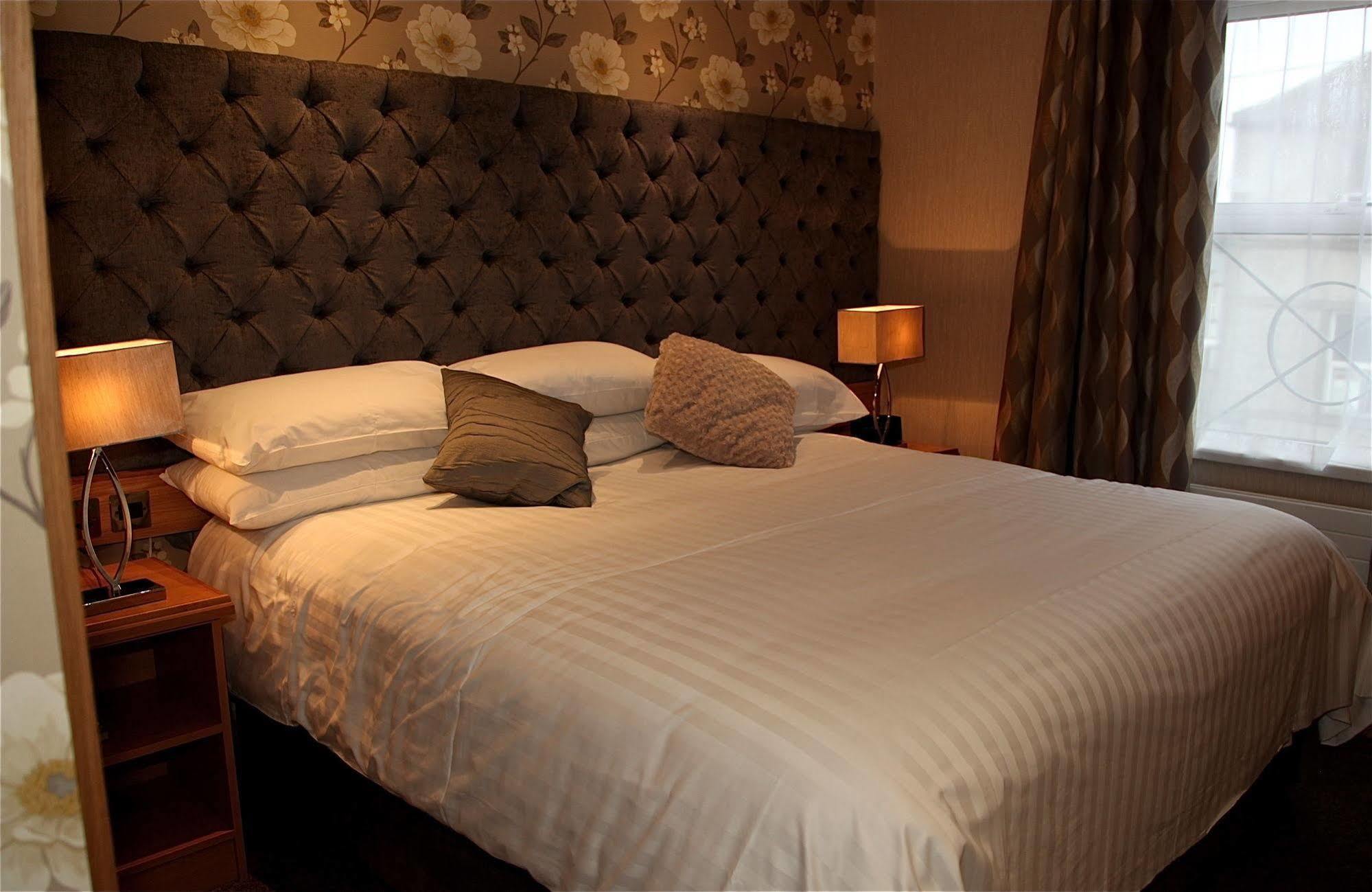 The Royal Hotel Cookstown Exteriör bild
